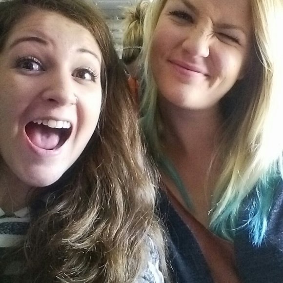 Meet your Poshers, Jennifer & Kera - Picture 3 of 5